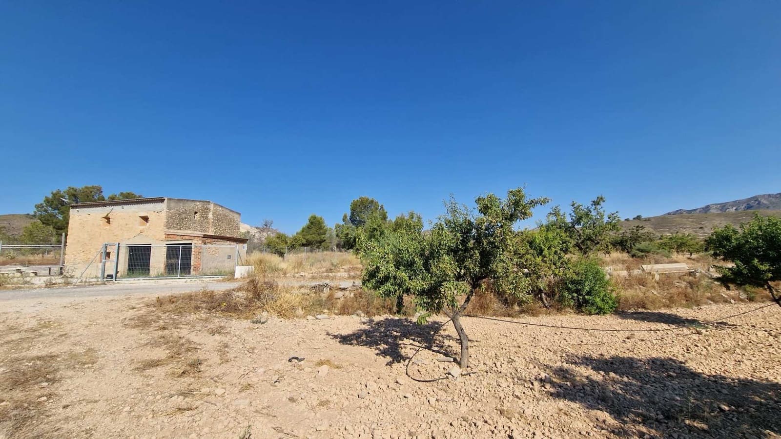 Maalaistalo myytävänä paikassa Hondon de las Nieves - 99 950 € (Ref: 10091416)