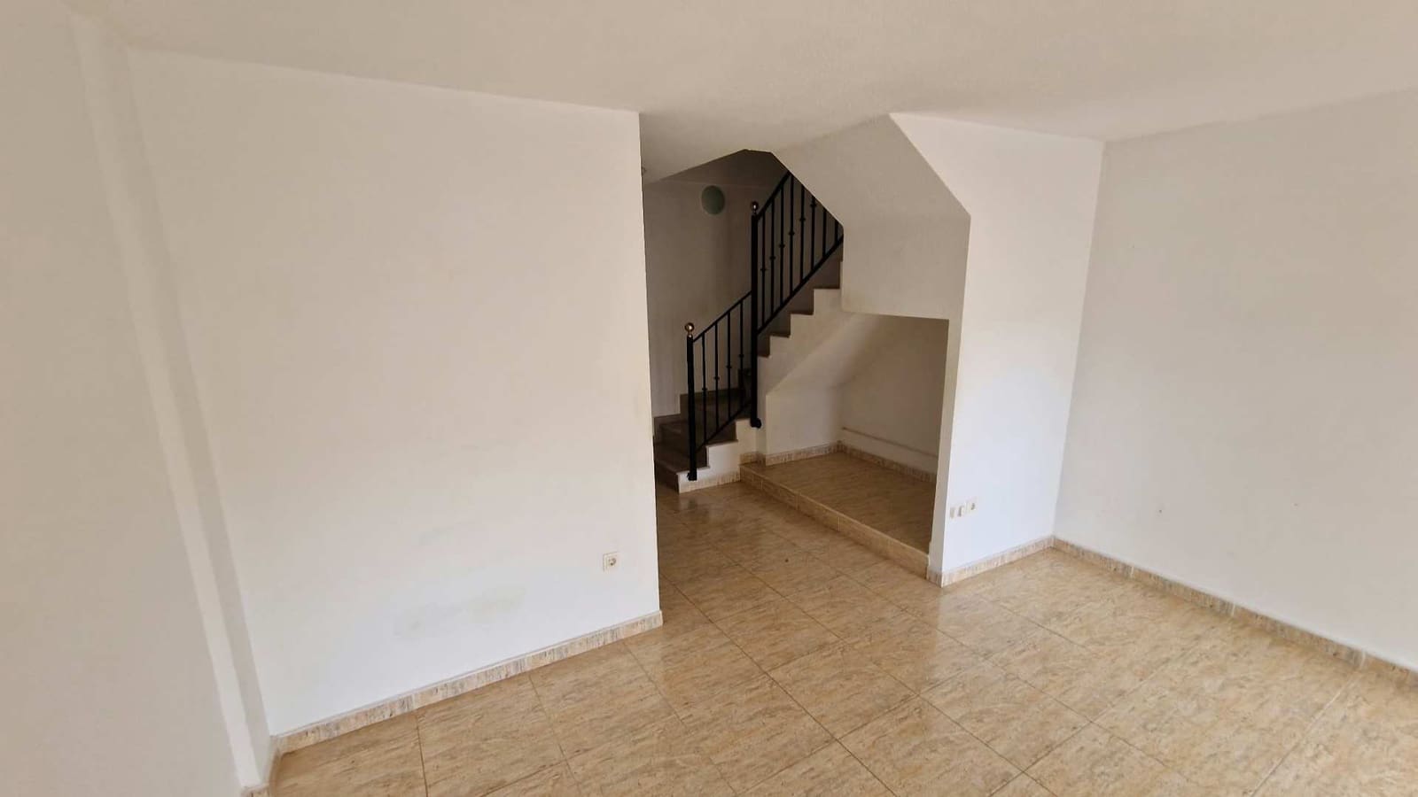 2 soveværelse Byhus til salg i Hondon de los Frailes - € 114.950 (Ref: 10163244)