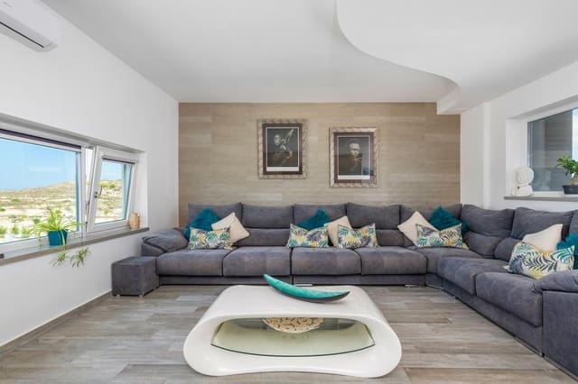 Chalet de 5 habitaciones en Alicante / Alacant ciudad en venta con piscina - 1.995.000 € (Ref: 7437570)