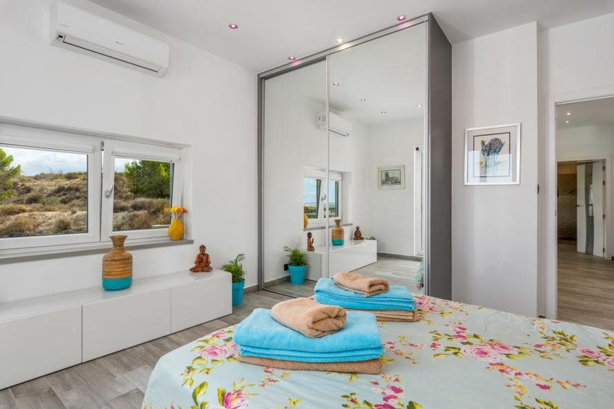 5 bedroom Villa for sale in Alicante / Alacant city with pool - € 1,995,000 (Ref: 7437570)