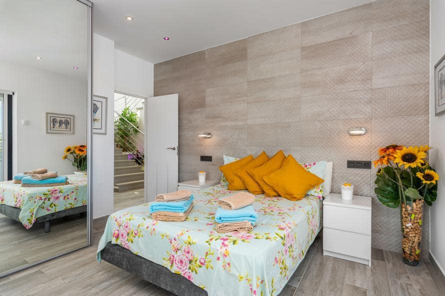 5 bedroom Villa for sale in Alicante / Alacant city with pool - € 1,995,000 (Ref: 7437570)