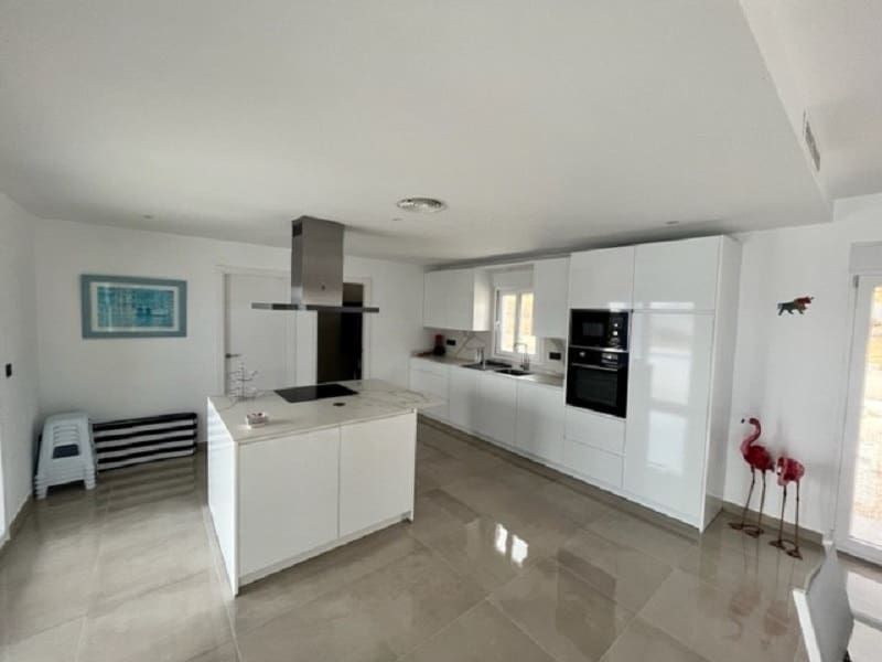 3 soveværelse Villa til salg i Macisvenda med swimmingpool - € 380.000 (Ref: 8315478)