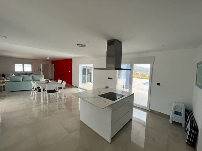 3 soveværelse Villa til salg i Macisvenda med swimmingpool - € 380.000 (Ref: 8315478)