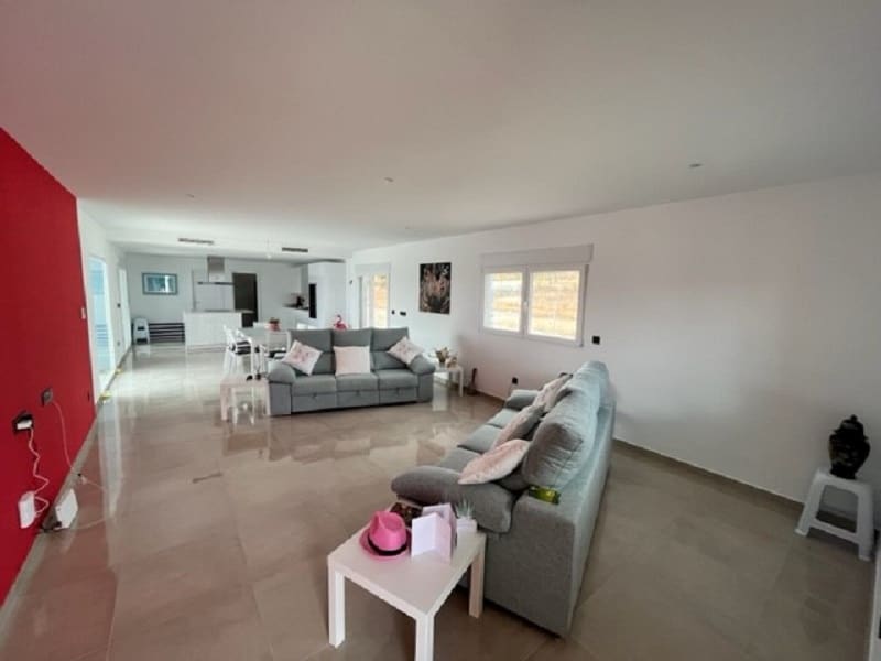 3 soveværelse Villa til salg i Macisvenda med swimmingpool - € 380.000 (Ref: 8315478)