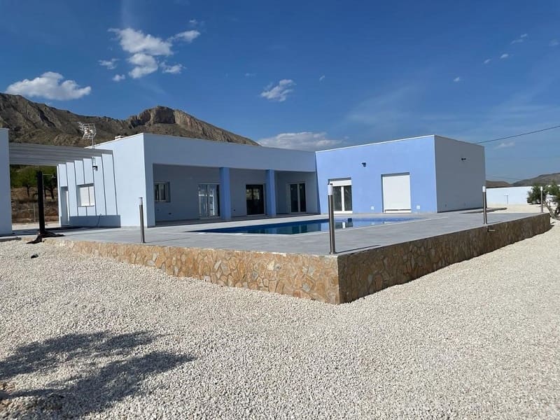 3 soveværelse Villa til salg i Macisvenda med swimmingpool - € 380.000 (Ref: 8315478)