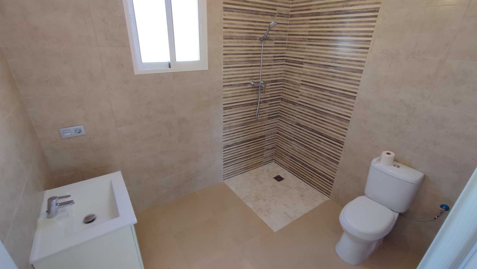 3 sypialnia Willa na sprzedaż w Fortuna z basenem garażem - 250 000 € (Ref: 8520587)