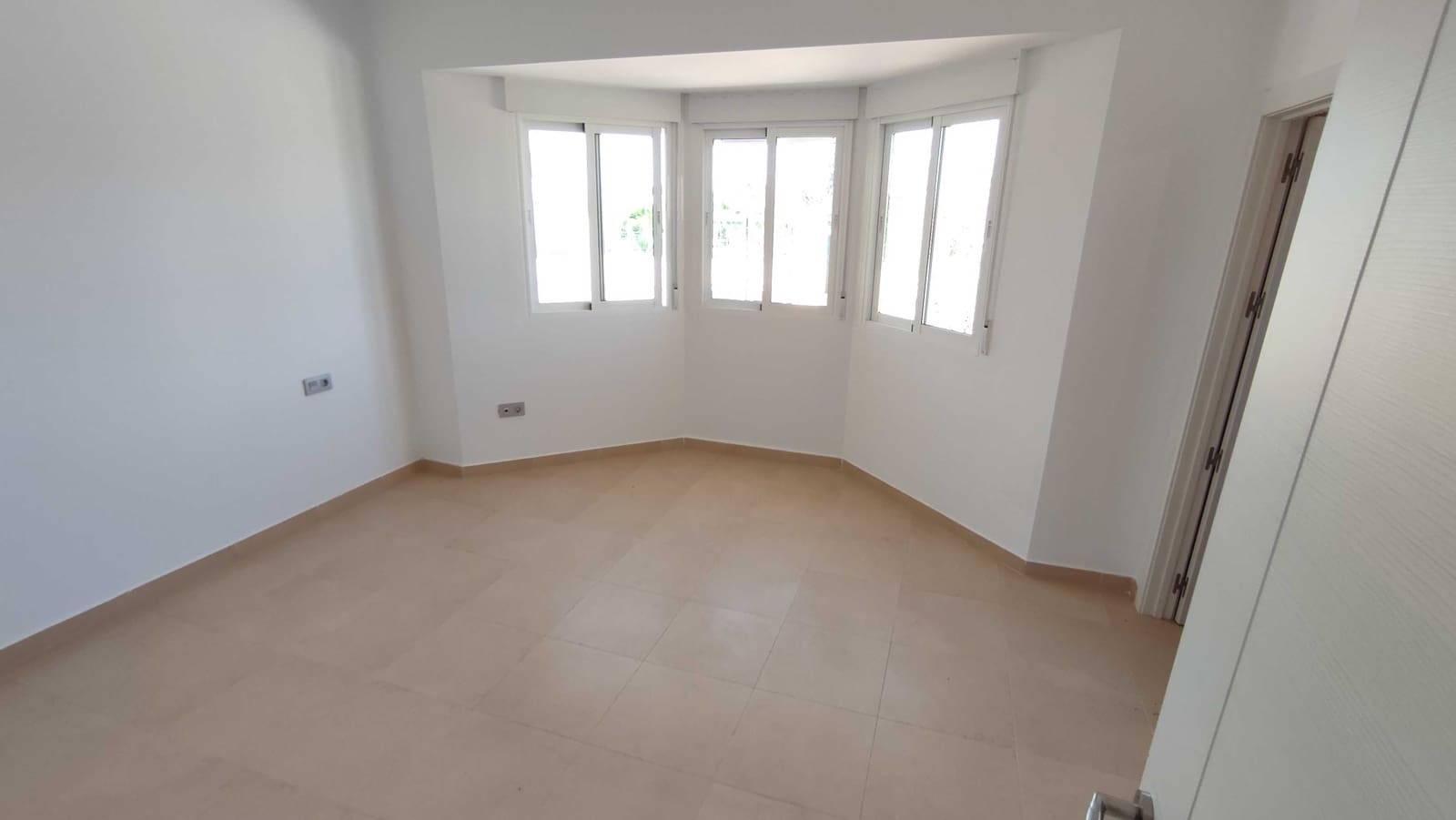 3 sypialnia Willa na sprzedaż w Fortuna z basenem garażem - 250 000 € (Ref: 8520587)