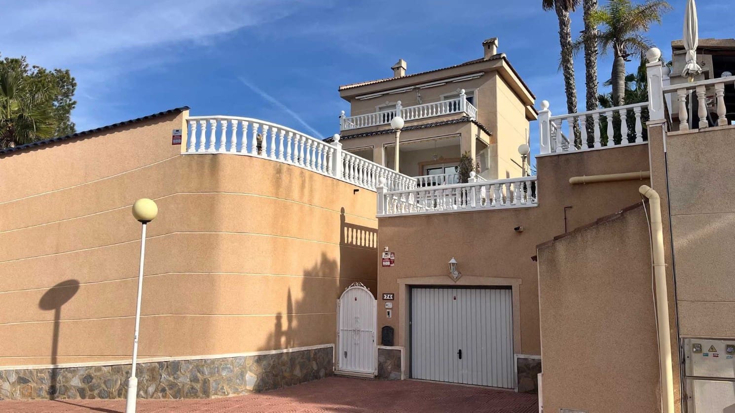 3 bedroom Villa for sale in Ciudad Quesada with pool garage - € 699,950 (Ref: 8700084)