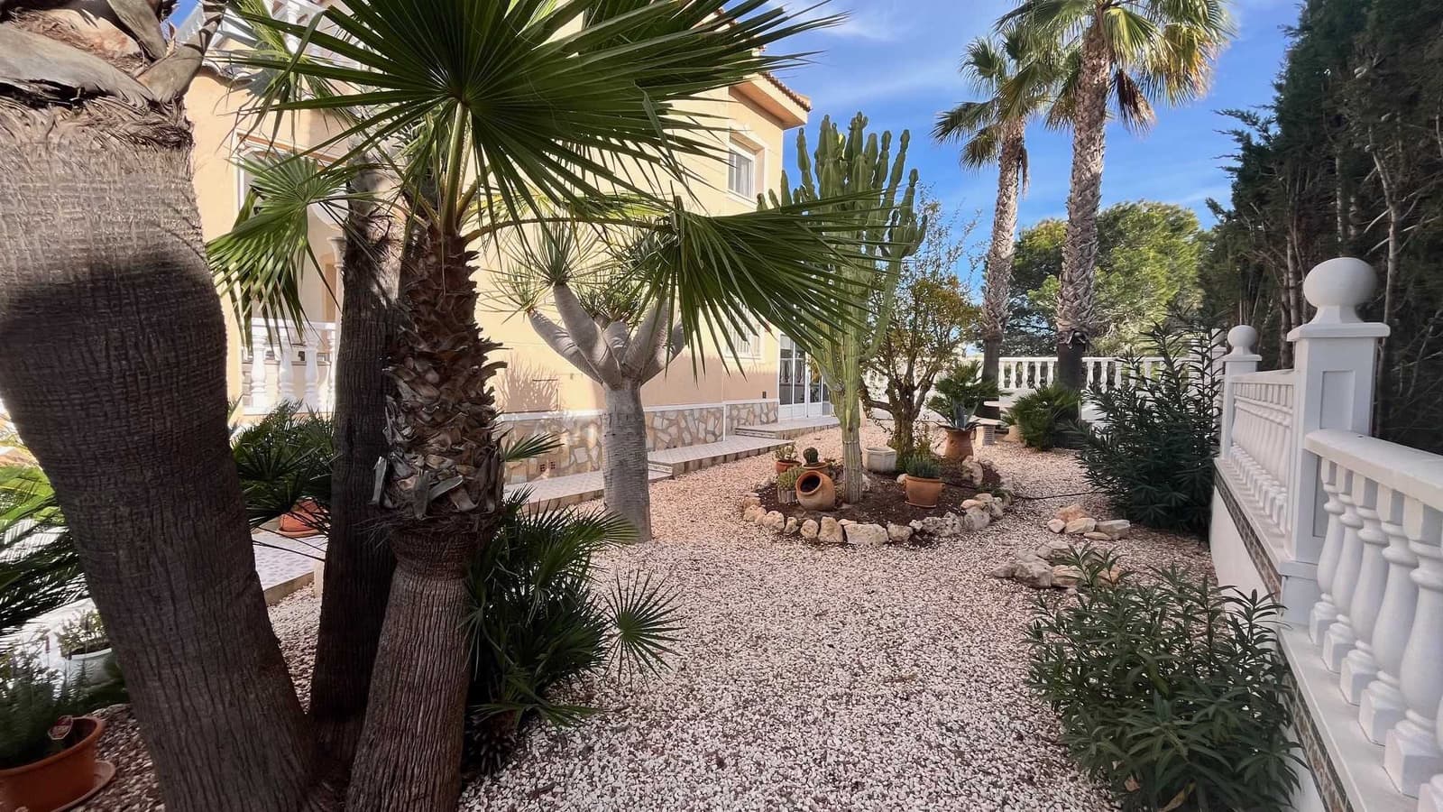 3 bedroom Villa for sale in Ciudad Quesada with pool garage - € 699,950 (Ref: 8700084)