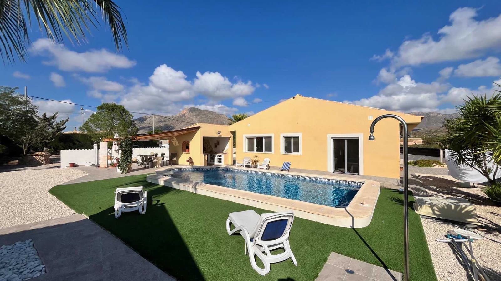 4 bedroom Villa for sale in Barbarroja with pool garage - € 480,000 (Ref: 9329509)