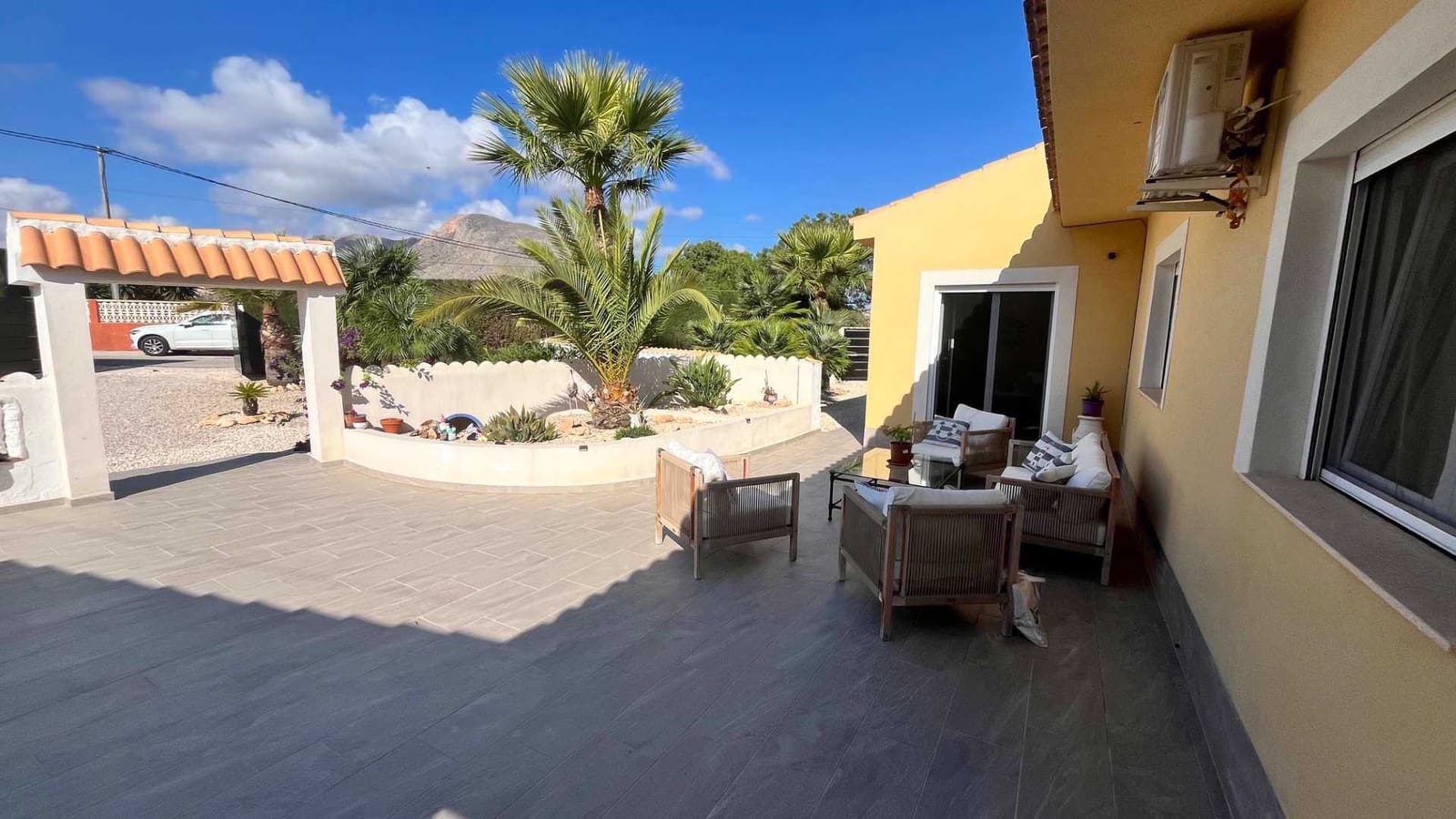 4 bedroom Villa for sale in Barbarroja with pool garage - € 480,000 (Ref: 9329509)