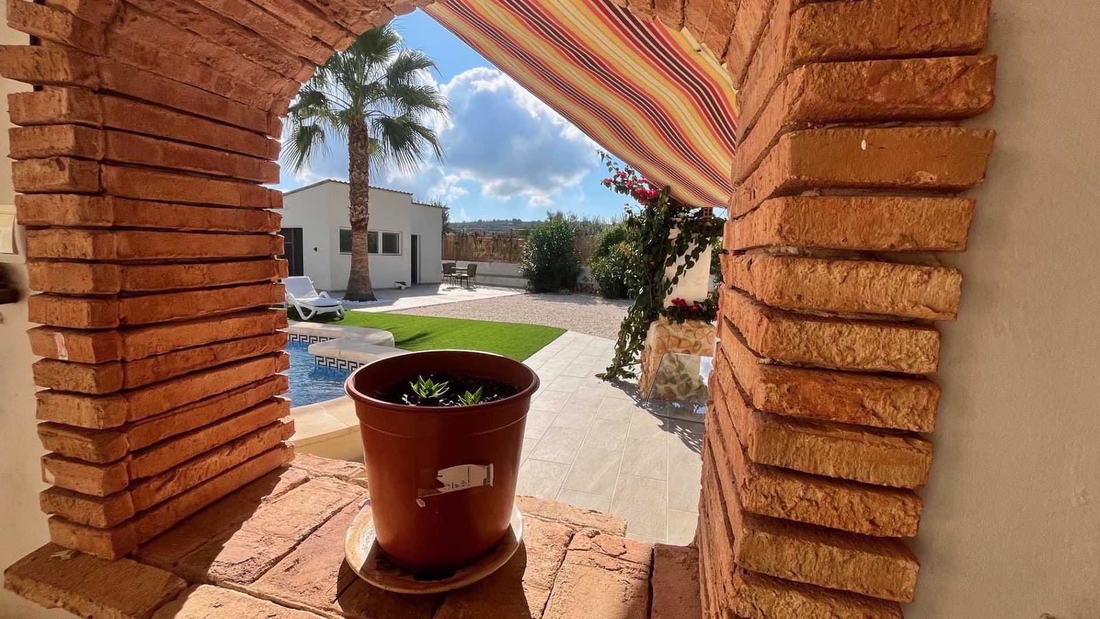 4 bedroom Villa for sale in Barbarroja with pool garage - € 480,000 (Ref: 9329509)