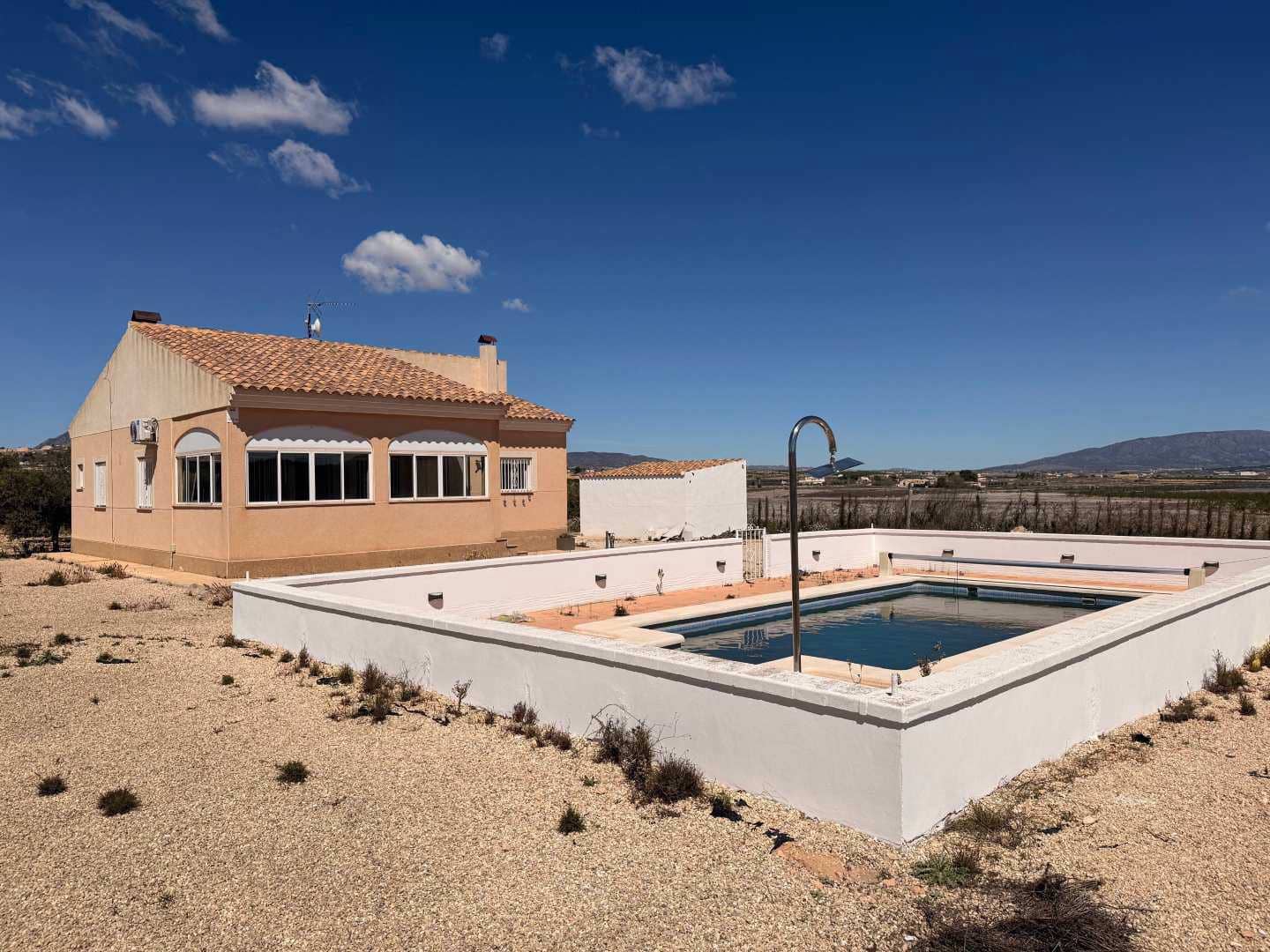 3 bedroom Villa for sale in Pinoso with pool - € 350,000 (Ref: 9749213)
