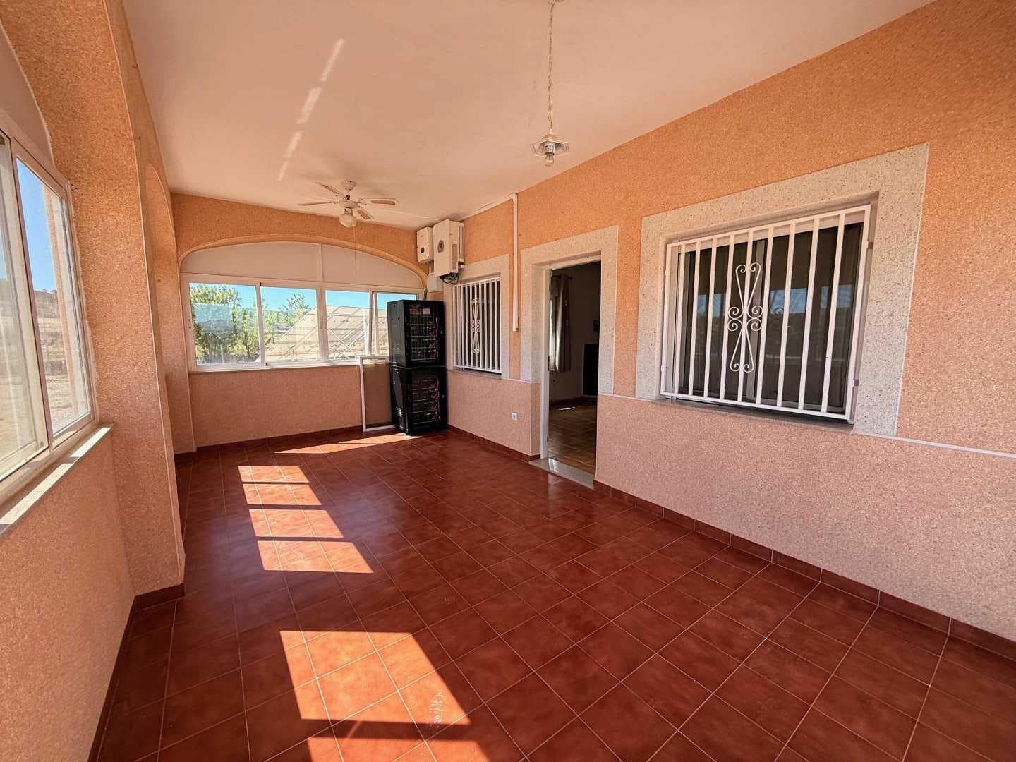 3 bedroom Villa for sale in Pinoso with pool - € 350,000 (Ref: 9749213)