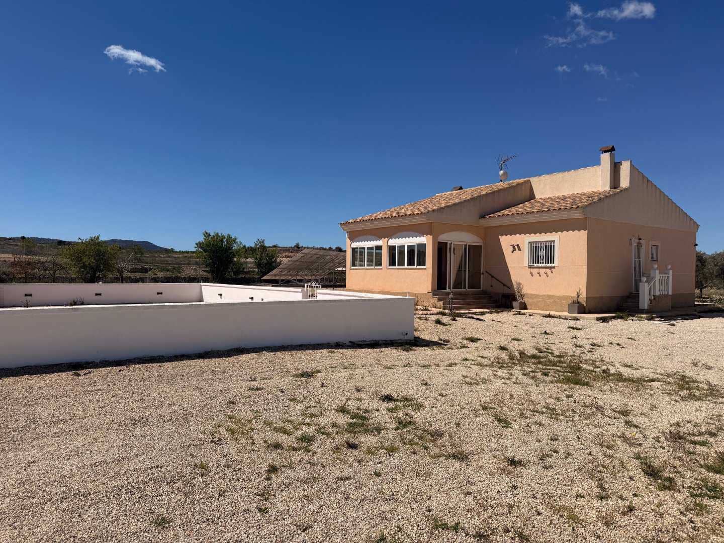 3 bedroom Villa for sale in Pinoso with pool - € 350,000 (Ref: 9749213)