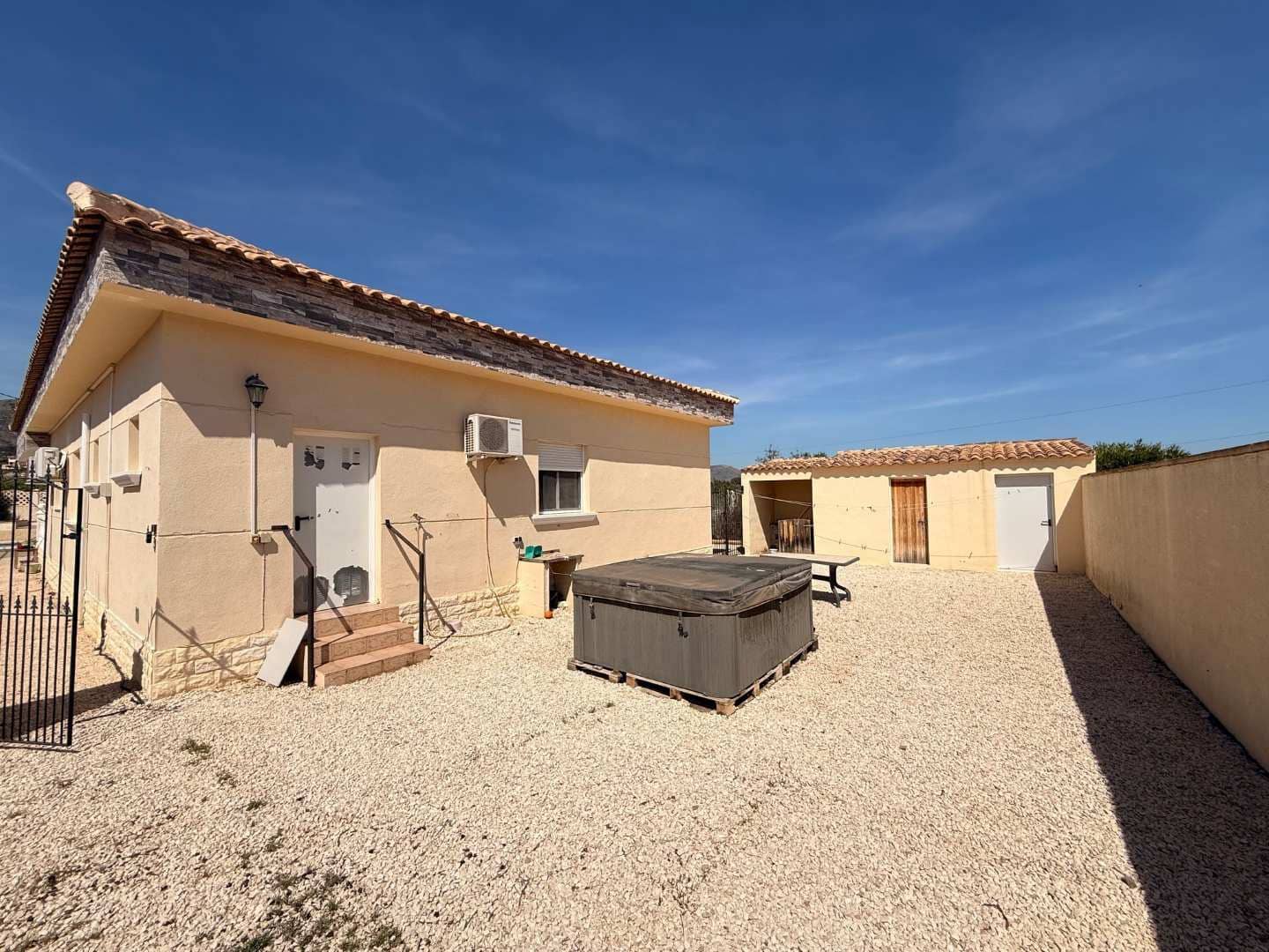 3 makuuhuone Huvila myytävänä paikassa Macisvenda mukana uima-altaan 
autotalli - 265 000 € (Ref: 9798250)