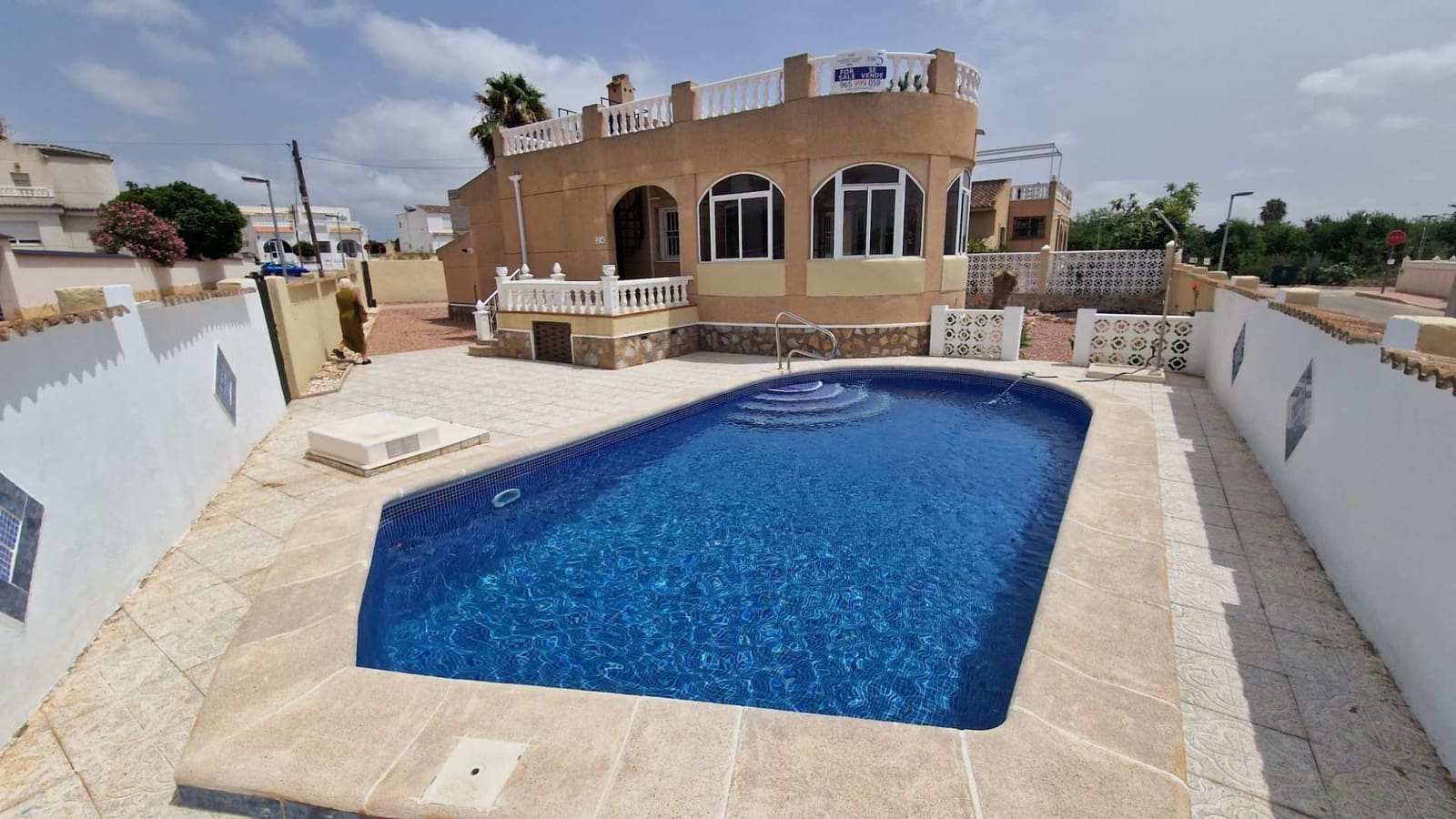 2 soveværelse Villa til salg i Benijofar med swimmingpool garage - € 375.000 (Ref: 9985639)