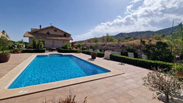 Chalet de 4 habitaciones en Hondón de los Frailes en venta con piscina - 379.950 € (Ref: 9985847)