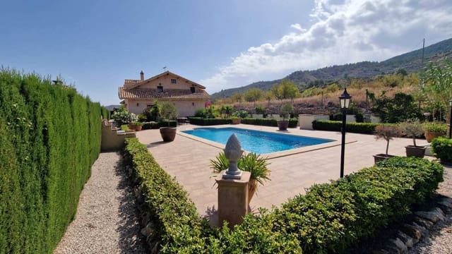 Chalet de 4 habitaciones en Hondón de los Frailes en venta con piscina - 379.950 € (Ref: 9985847)