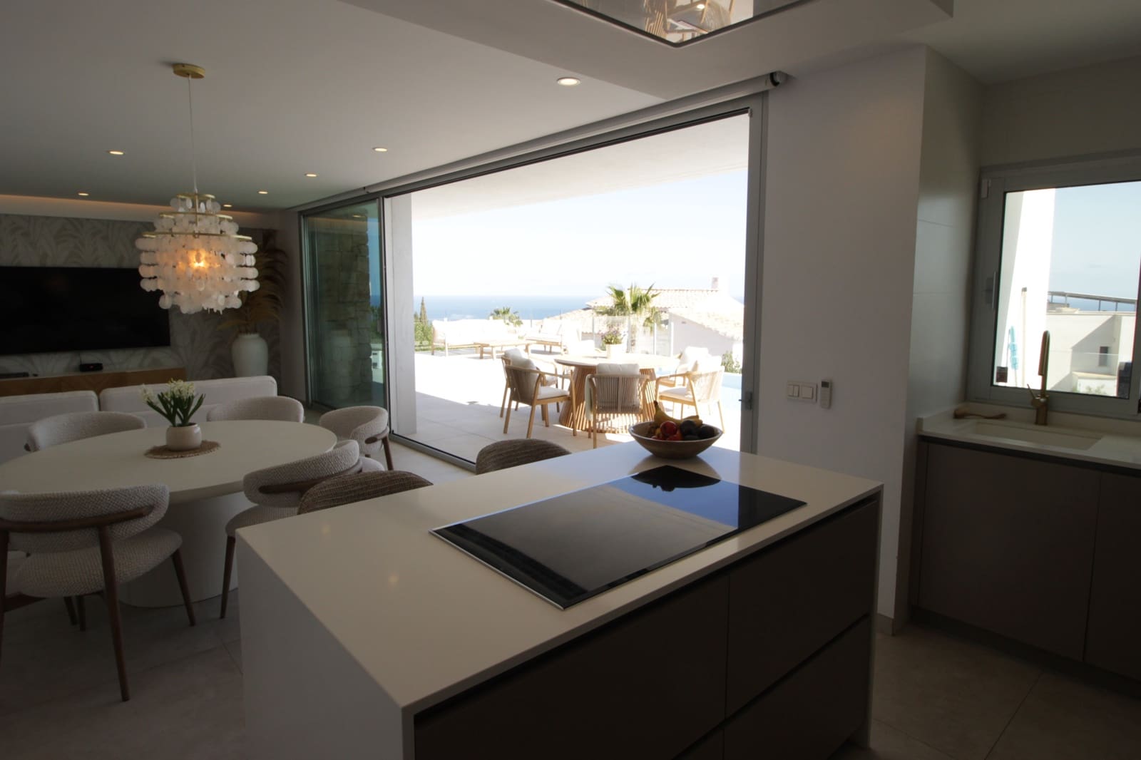 4 bedroom Villa for rent in Benitachell / Benitatxell with pool garage - € 3,000 (Ref: 10031300)