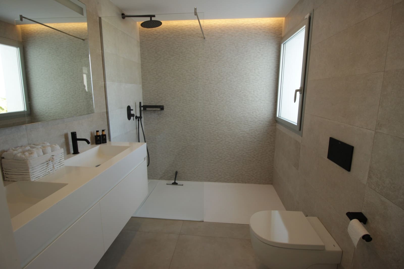4 bedroom Villa for rent in Benitachell / Benitatxell with pool garage - € 3,000 (Ref: 10031300)