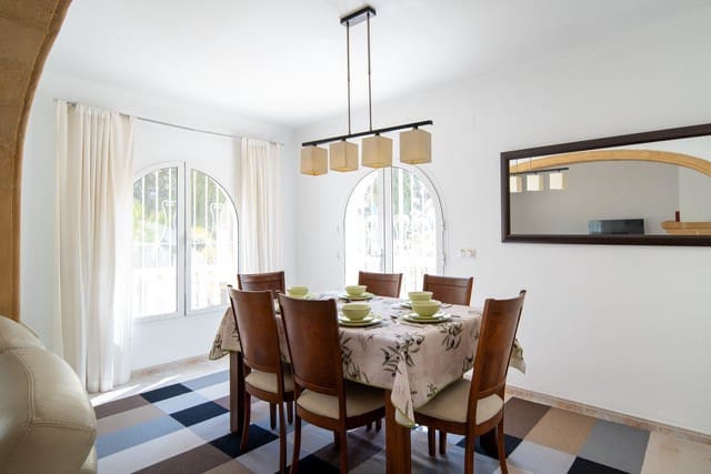 Villa/Maison de 4 chambres à louer à Javea / Xabia avec piscine garage - 1 800 € (Ref: 10073313)