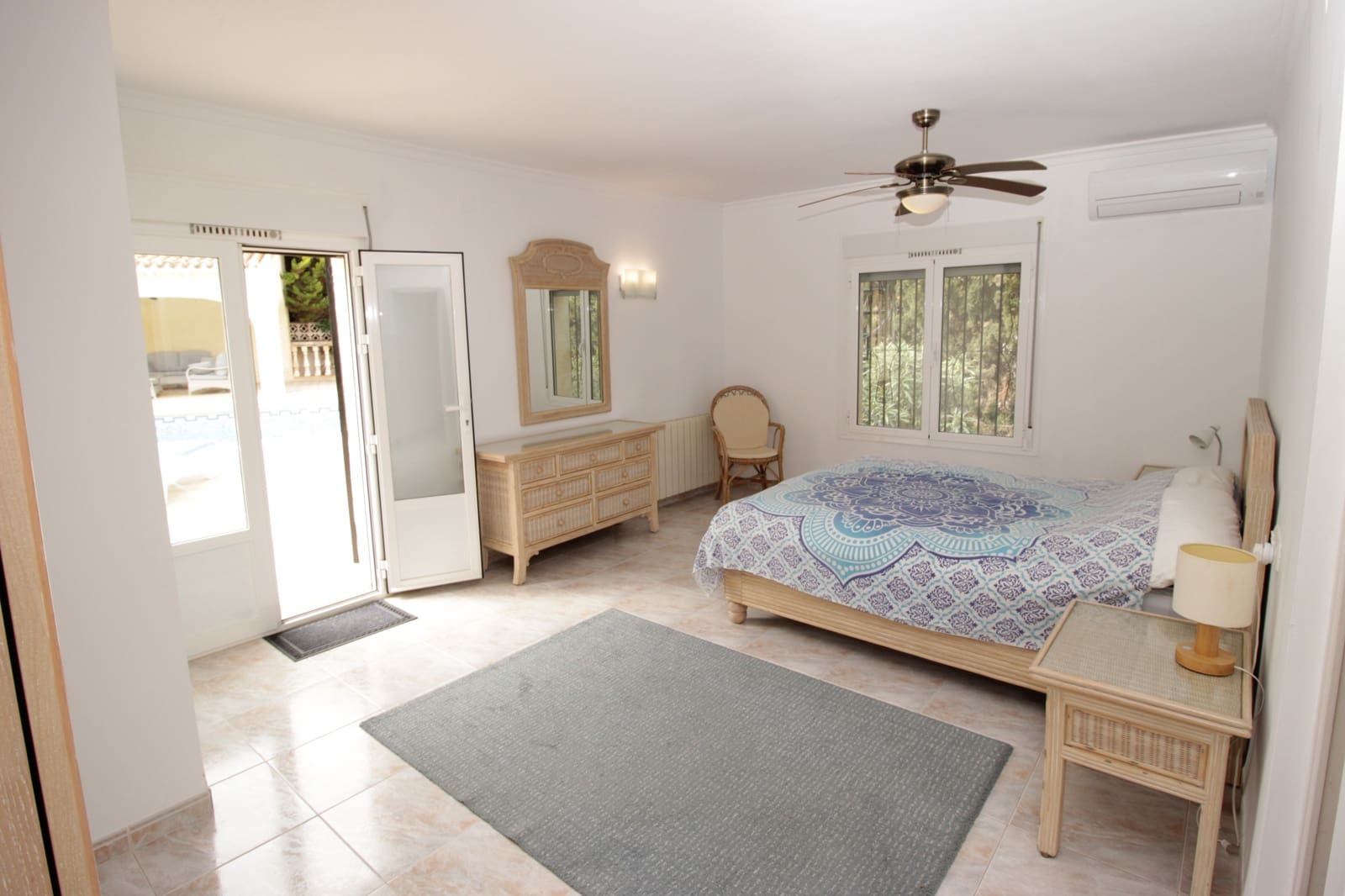 Villa/Maison de 4 chambres à louer à Javea / Xabia avec piscine garage - 1 800 € (Ref: 10073313)