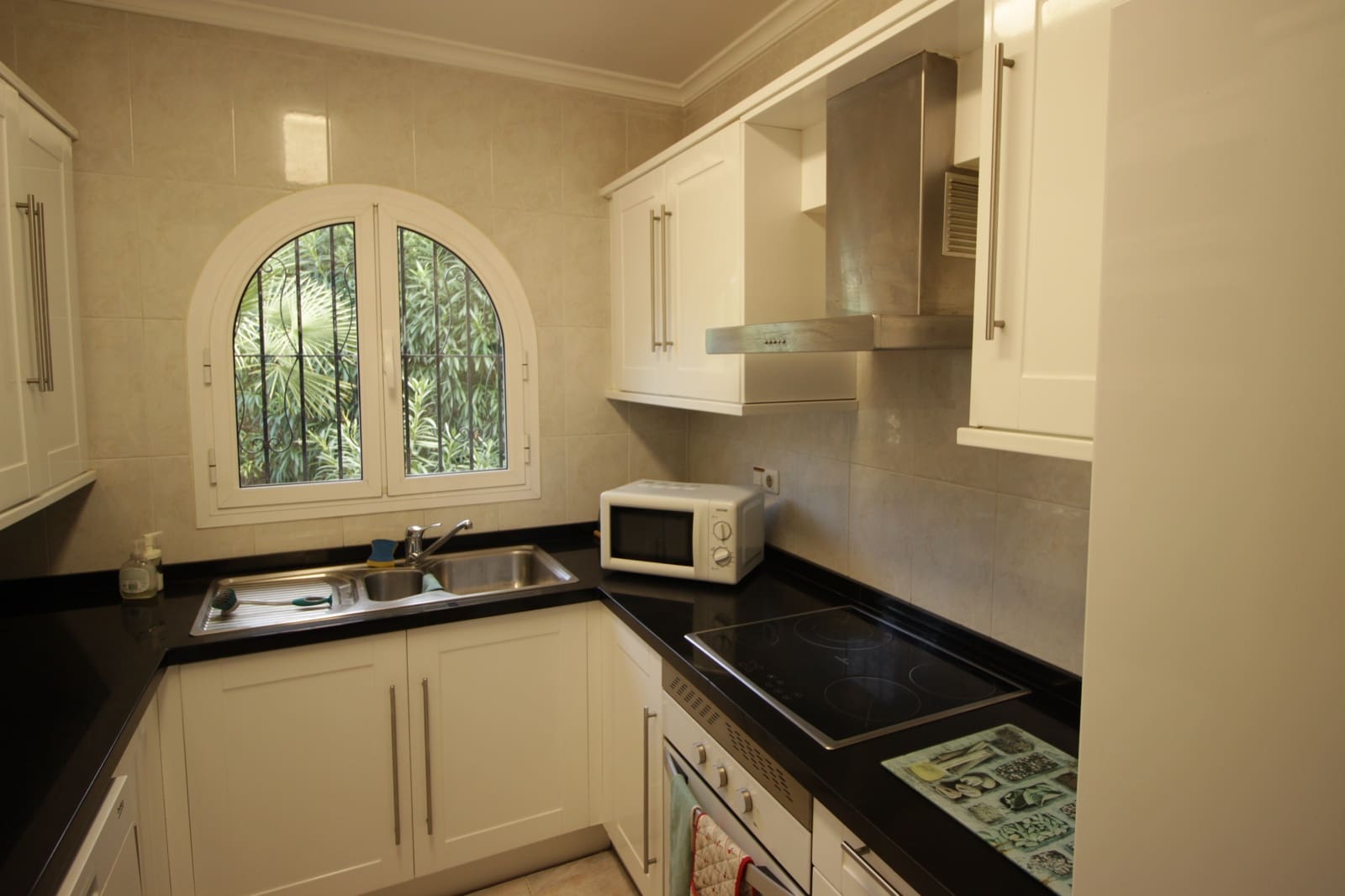 Villa/Maison de 4 chambres à louer à Javea / Xabia avec piscine garage - 1 800 € (Ref: 10073313)