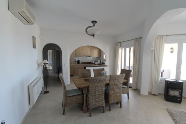 3 slaapkamer Villa voor vakantieverhuur in Benitachell / Benitatxell met zwembad - € 1.675 (Ref: 3224138)