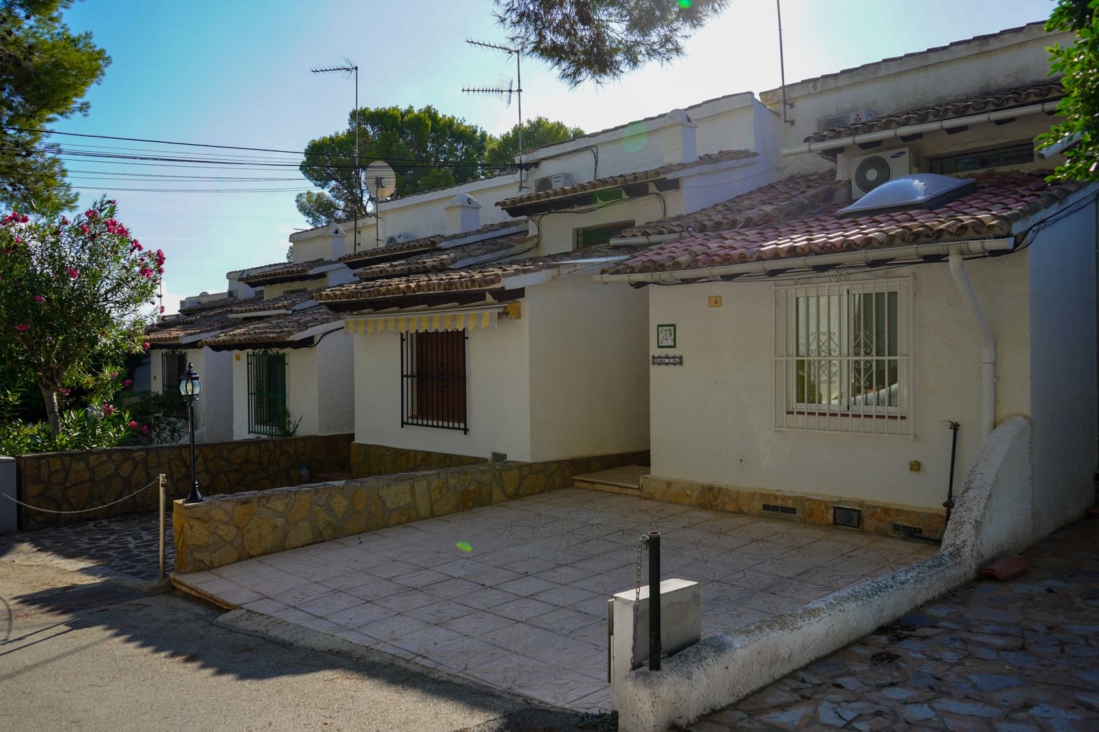 3 Zimmer Ferienbungalow in Teulada-Moraira mit Pool - 1.100 € (Ref: 8823047)