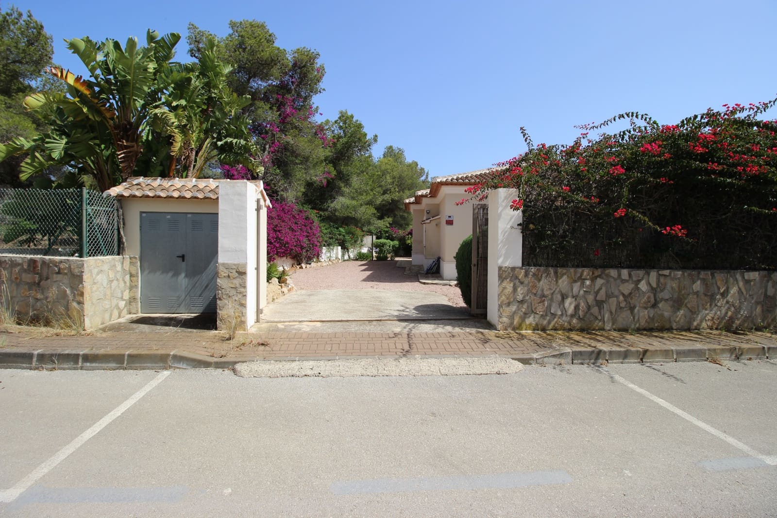 3 bedroom Villa for rent in Javea / Xabia with pool garage - € 1,600 (Ref: 9309216)