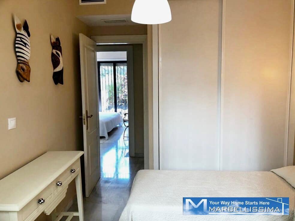 3 soveværelse Strandlejlighed til leje i Puerto Banus med swimmingpool garage - € 3.200 (Ref: 9759610)