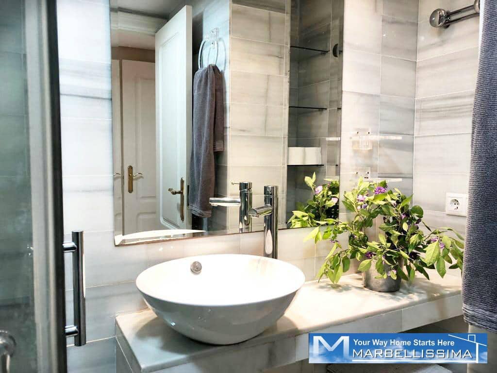 3 soveværelse Strandlejlighed til leje i Puerto Banus med swimmingpool garage - € 3.200 (Ref: 9759610)