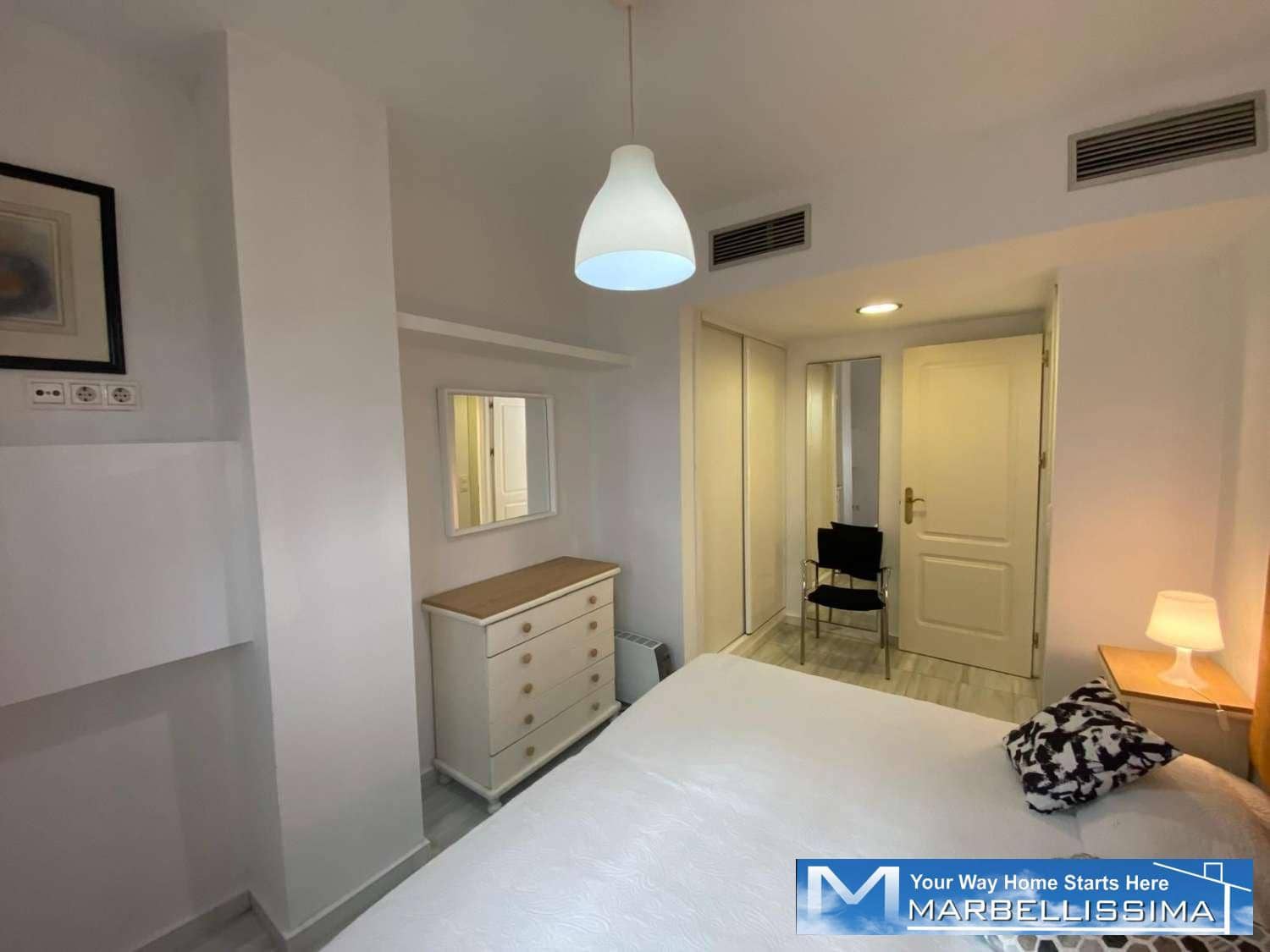 3 soveværelse Strandlejlighed til leje i Puerto Banus med swimmingpool garage - € 3.200 (Ref: 9759610)