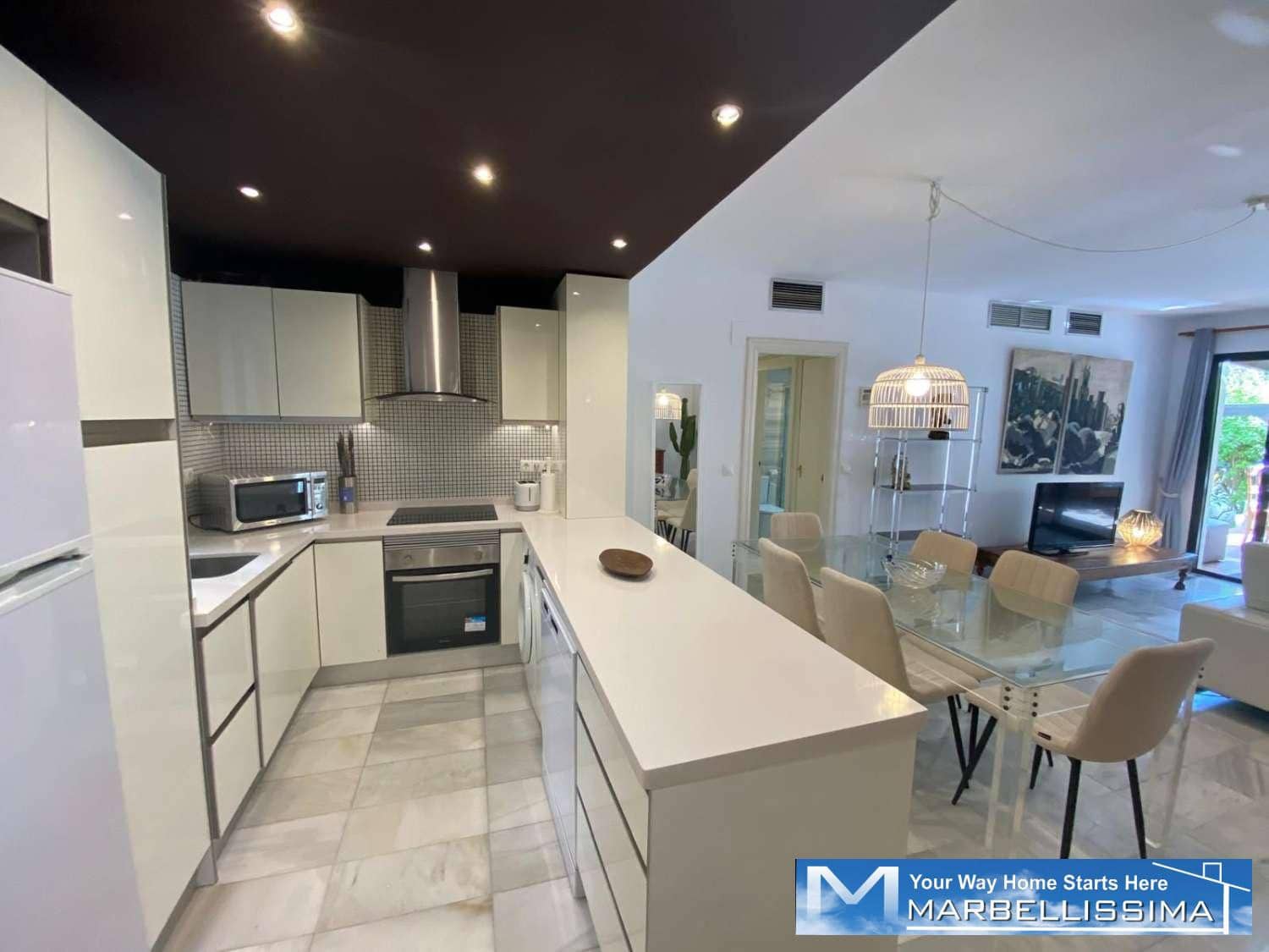 3 soveværelse Strandlejlighed til leje i Puerto Banus med swimmingpool garage - € 3.200 (Ref: 9759610)