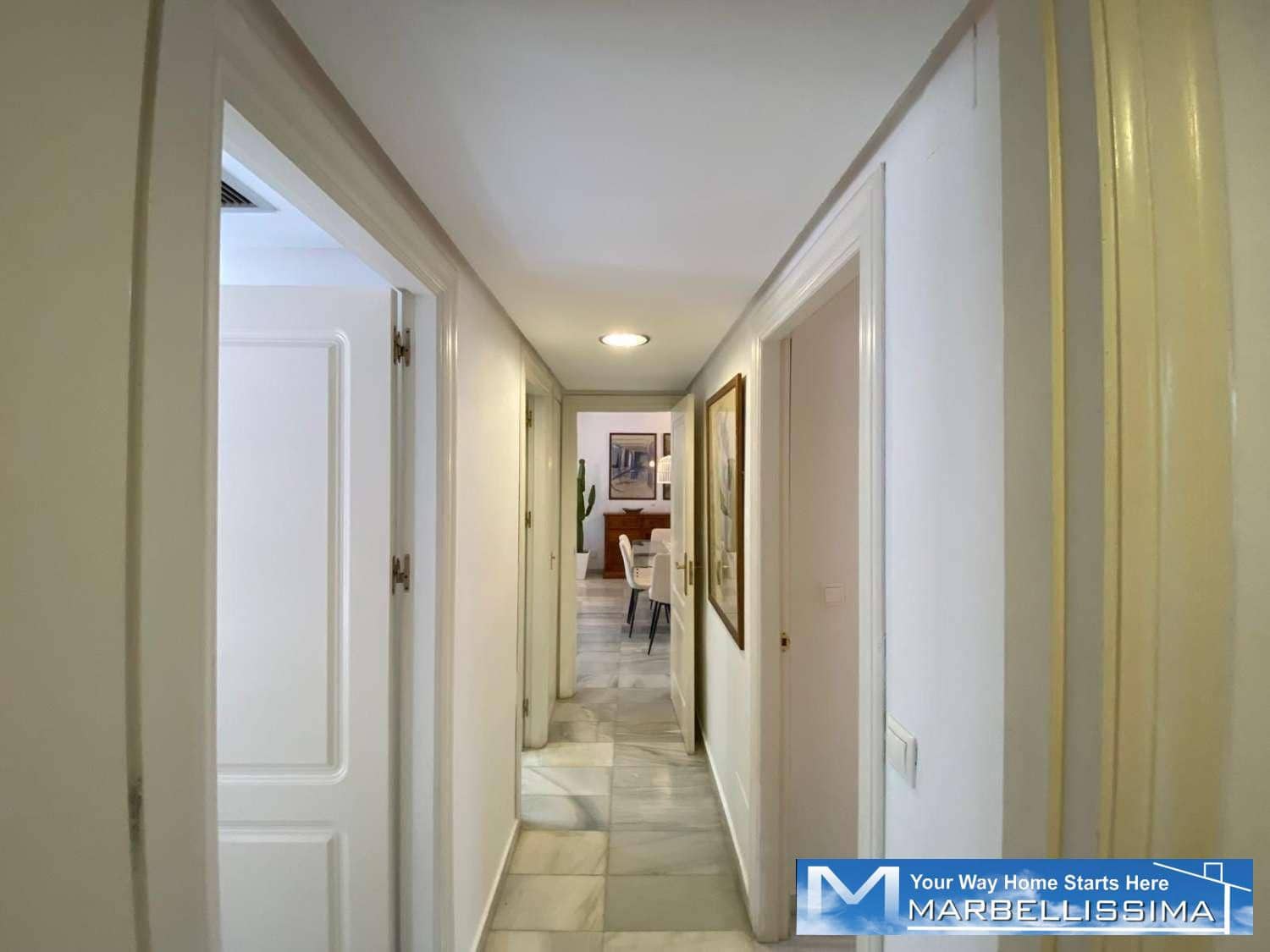 3 soveværelse Strandlejlighed til leje i Puerto Banus med swimmingpool garage - € 3.200 (Ref: 9759610)