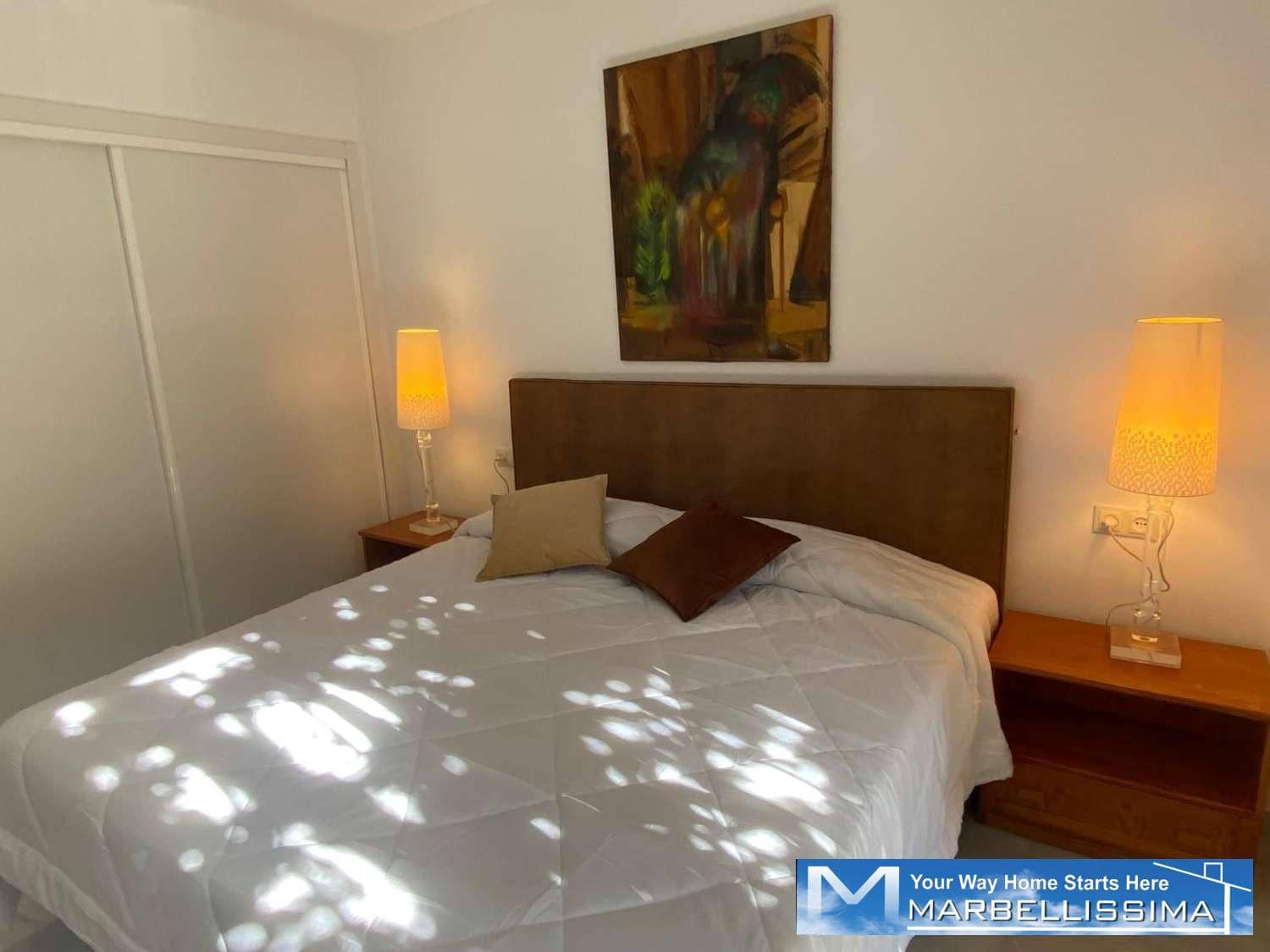 3 soveværelse Strandlejlighed til leje i Puerto Banus med swimmingpool garage - € 3.200 (Ref: 9759610)