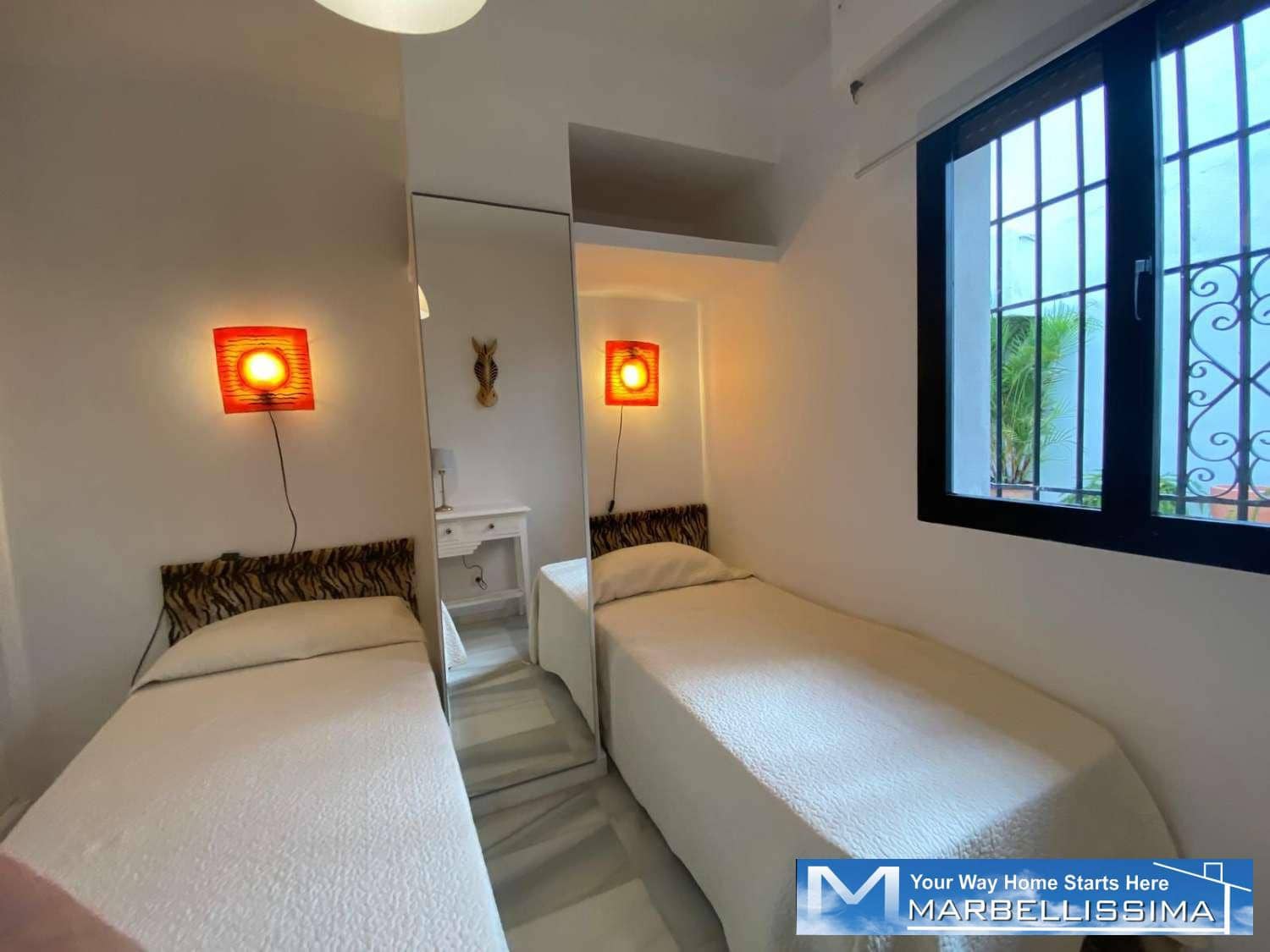 3 soveværelse Strandlejlighed til leje i Puerto Banus med swimmingpool garage - € 3.200 (Ref: 9759610)