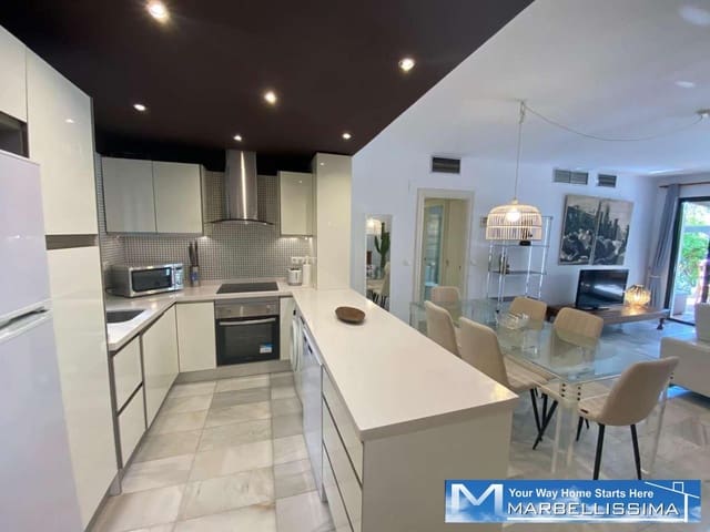 3 soveværelse Strandlejlighed til leje i Puerto Banus, Marbella med swimmingpool garage - € 3.200 (Ref: 9759610)