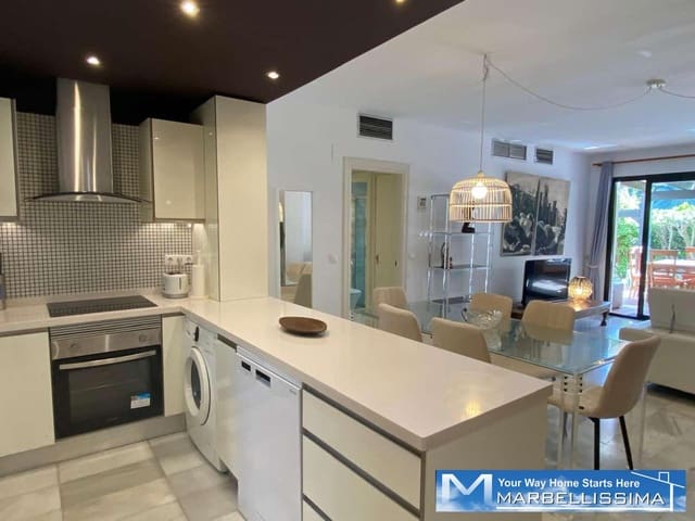 3 soveværelse Strandlejlighed til leje i Puerto Banus, Marbella med swimmingpool garage - € 3.200 (Ref: 9759610)