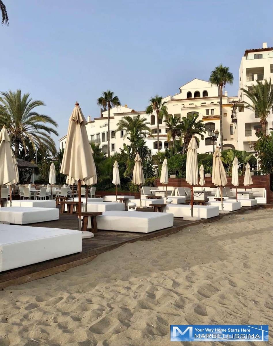 3 soveværelse Strandlejlighed til leje i Puerto Banus med swimmingpool garage - € 3.200 (Ref: 9759610)