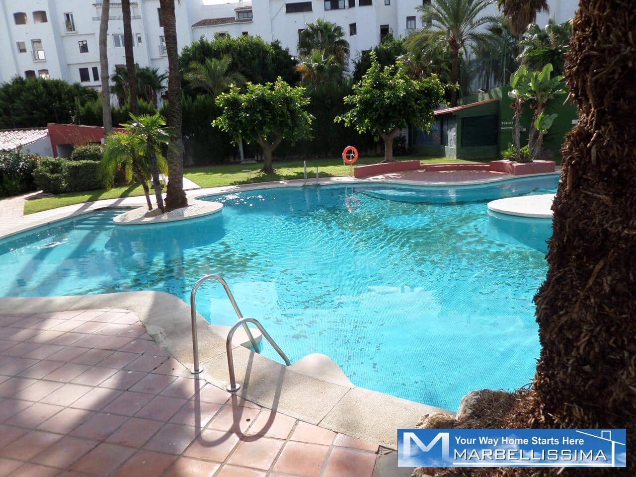 3 soveværelse Strandlejlighed til leje i Puerto Banus med swimmingpool garage - € 3.200 (Ref: 9759610)