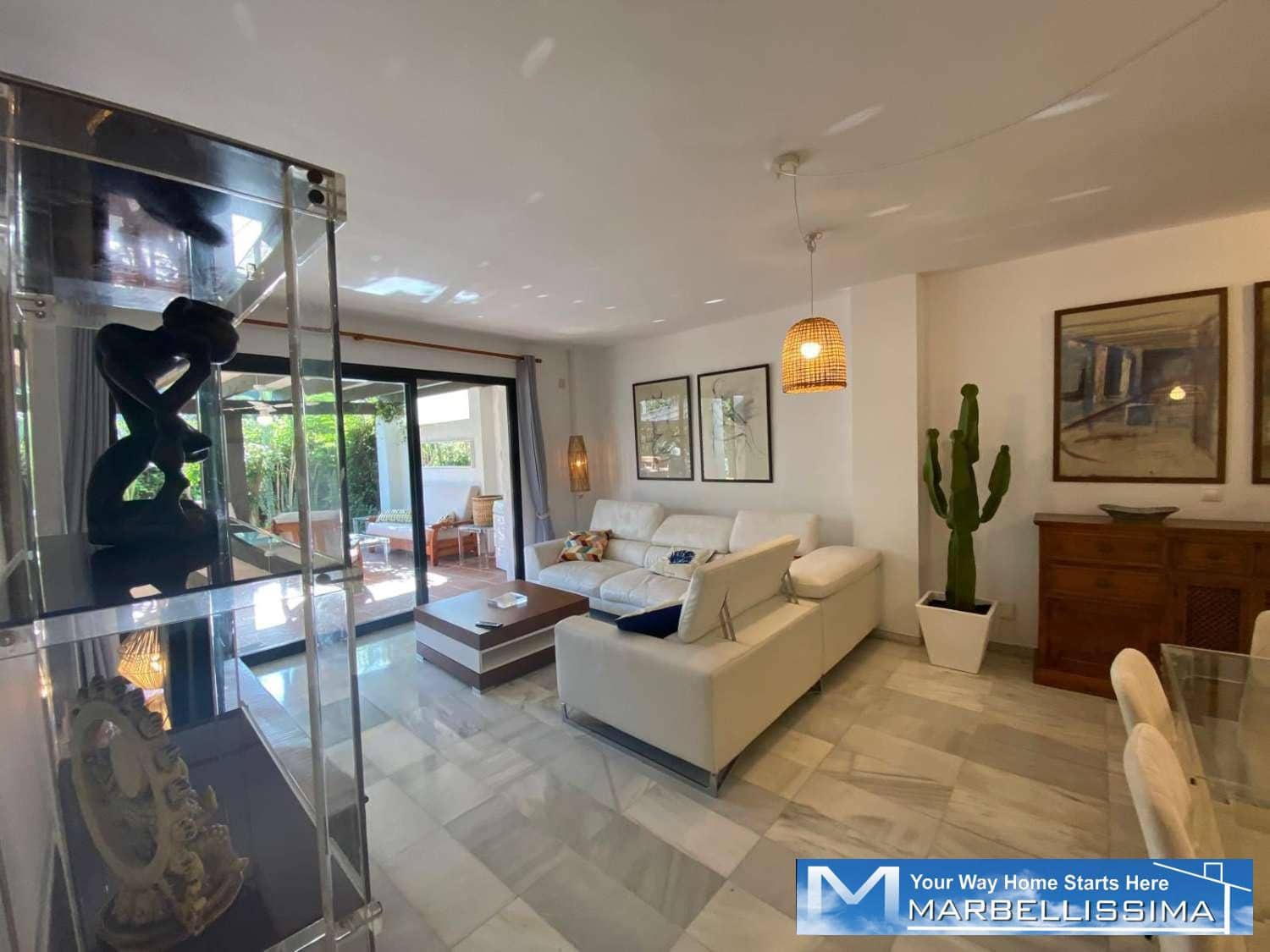 3 soveværelse Strandlejlighed til leje i Puerto Banus med swimmingpool garage - € 3.200 (Ref: 9759610)