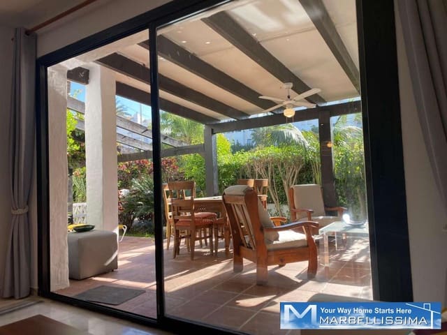 3 soveværelse Strandlejlighed til leje i Puerto Banus, Marbella med swimmingpool garage - € 3.200 (Ref: 9759610)