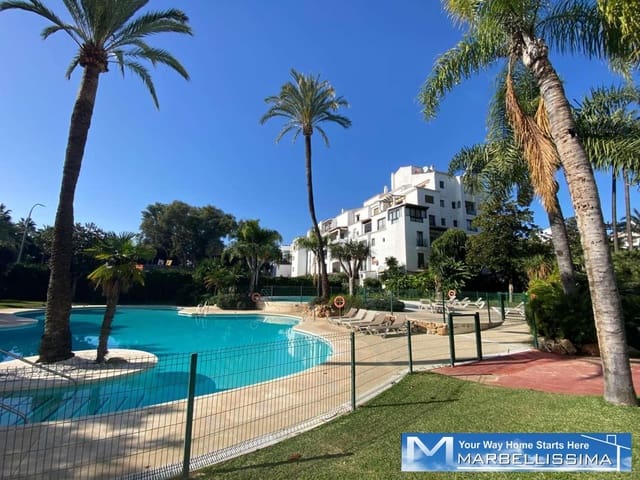 3 soveværelse Strandlejlighed til leje i Puerto Banus, Marbella med swimmingpool garage - € 3.200 (Ref: 9759610)