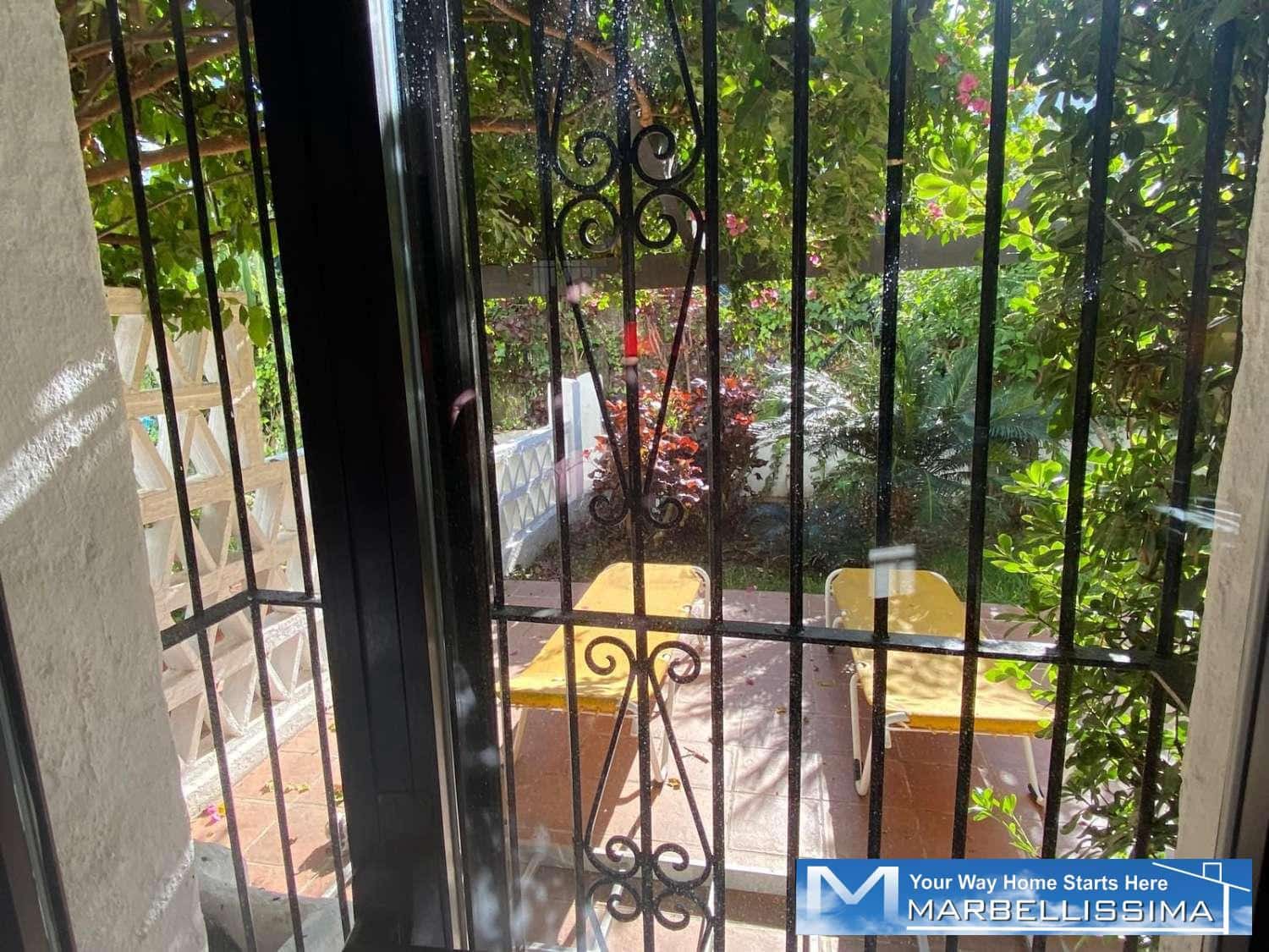 3 soveværelse Strandlejlighed til leje i Puerto Banus med swimmingpool garage - € 3.200 (Ref: 9759610)