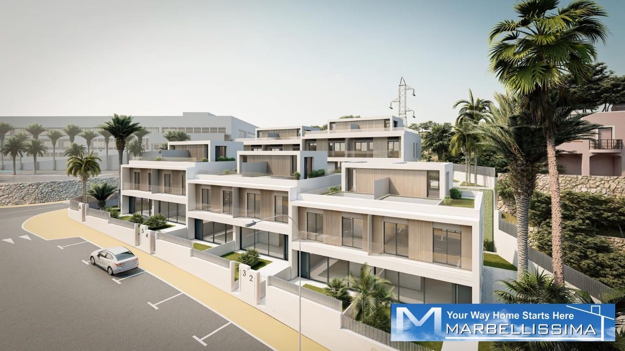 4 bedroom Villa for sale in Estepona with pool - € 730,000 (Ref: 9759618)