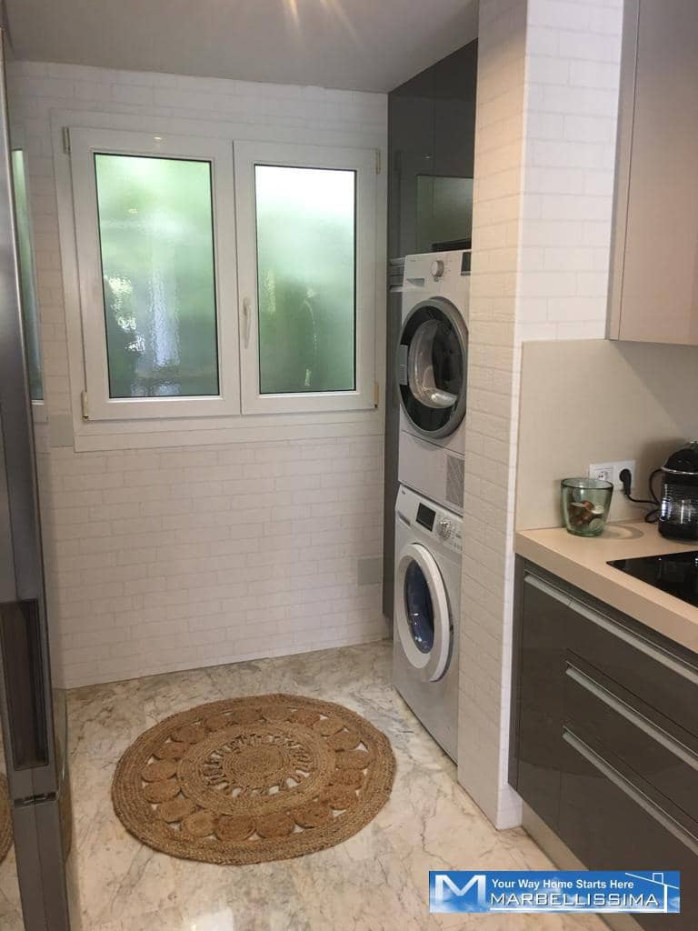 3 quarto Apartamento de Praia para arrendamento para férias em Puerto Banus com piscina Garagem - 4 200 € (Ref: 9759620)