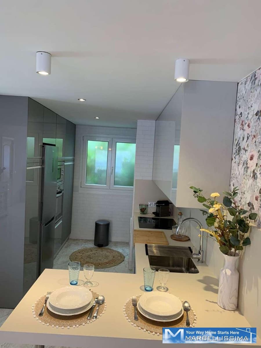 3 quarto Apartamento de Praia para arrendamento para férias em Puerto Banus com piscina Garagem - 4 200 € (Ref: 9759620)