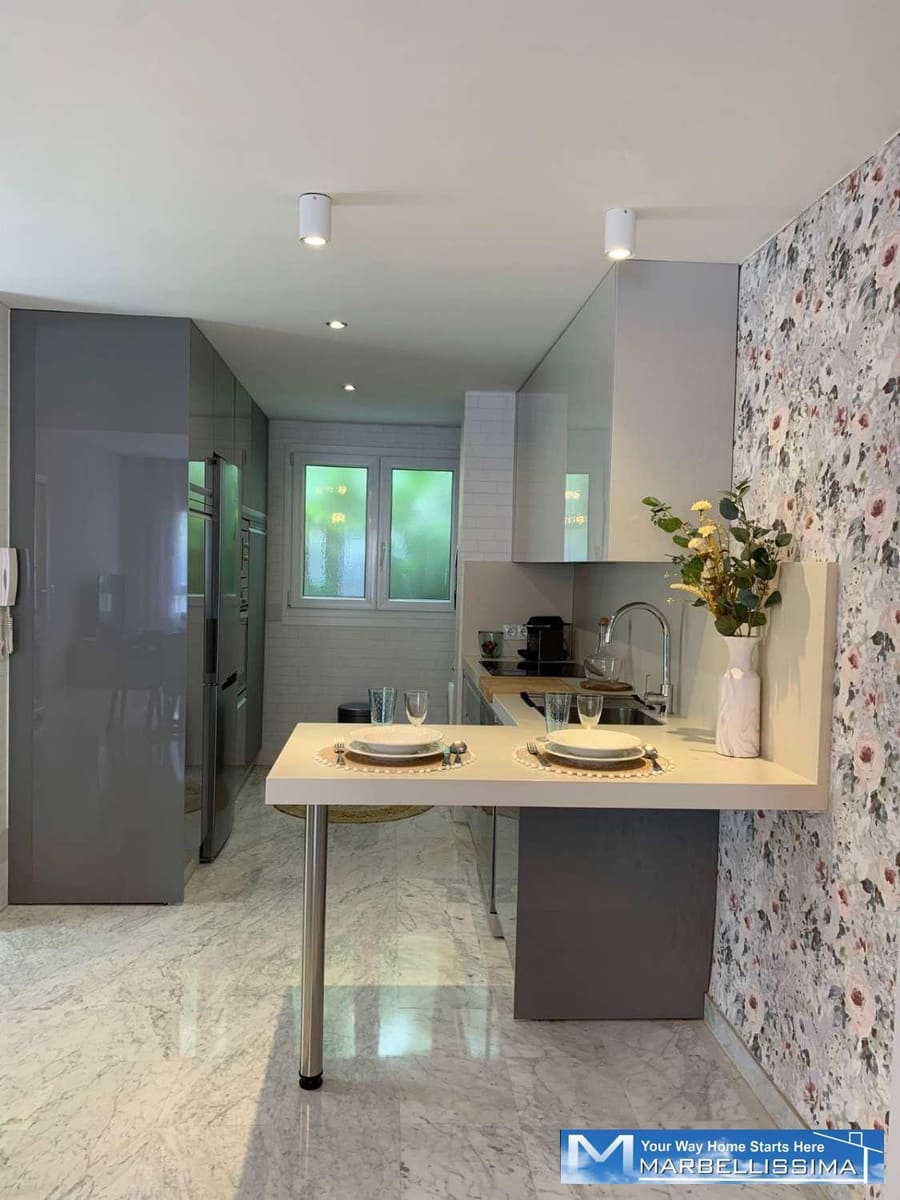 3 quarto Apartamento de Praia para arrendamento para férias em Puerto Banus com piscina Garagem - 4 200 € (Ref: 9759620)